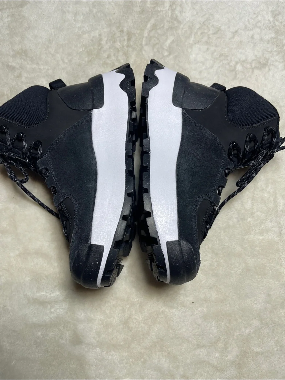 Nike City Classic Black and White Women's Trail Sneakers Size 5